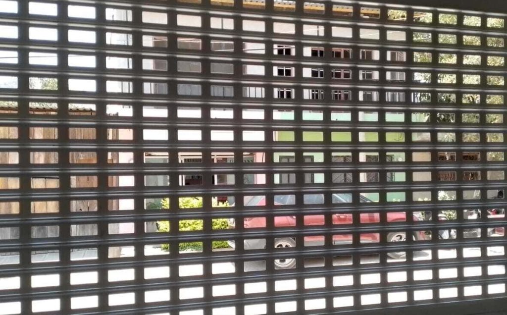 cortina de lamina troquelada instala en Ciudad Guzmán